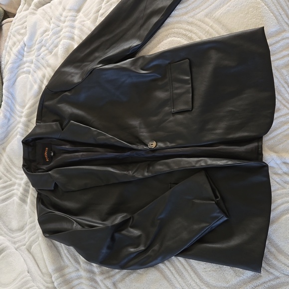 Blazer - Picture 3 of 8